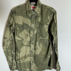 Wrangler Men's Olive Camouflage Shirt Jacket